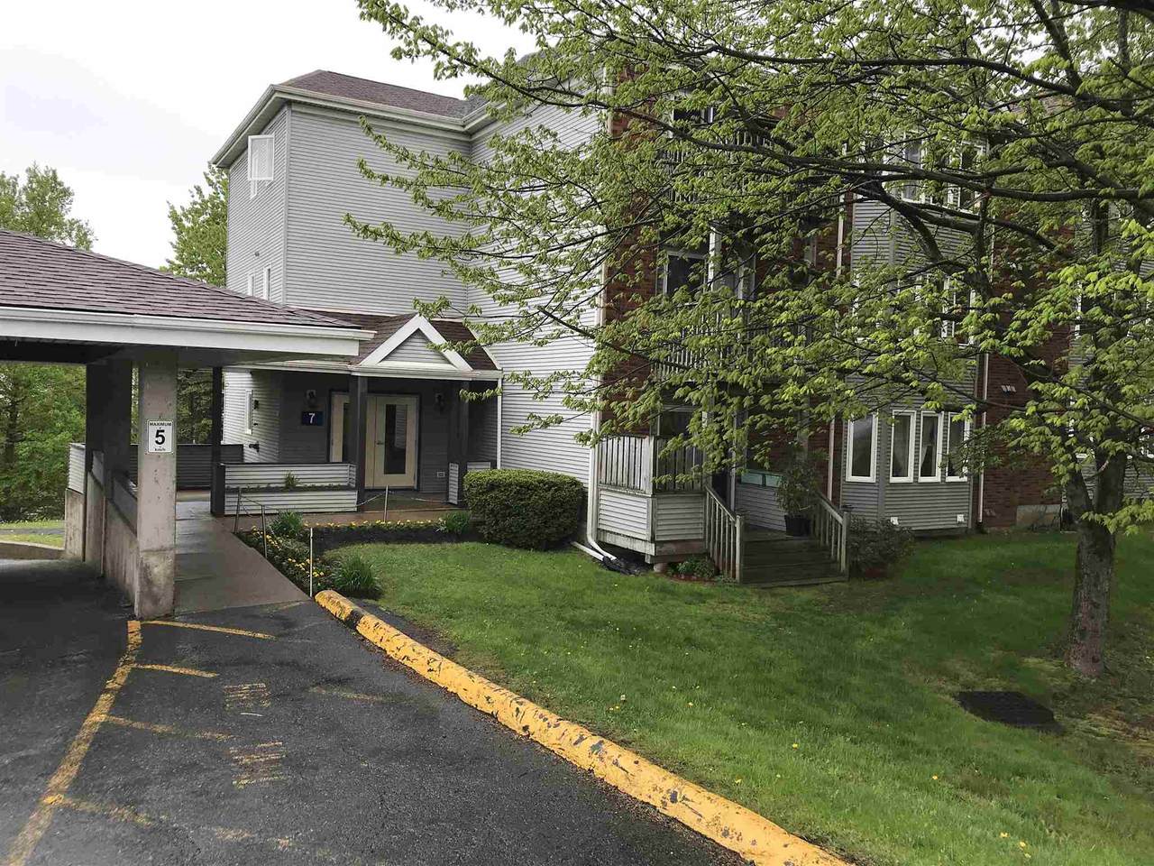 7 Forest Hills Parkway - Photo 1