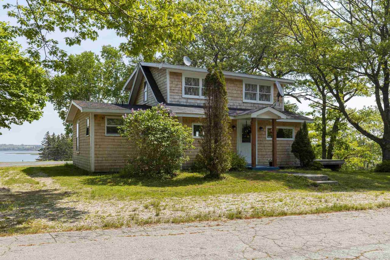 53 Old Oak Road - Photo 1