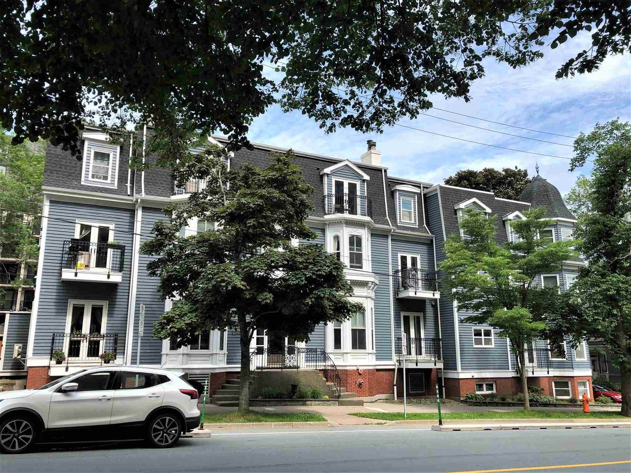 1049 South Park Street - Photo 1