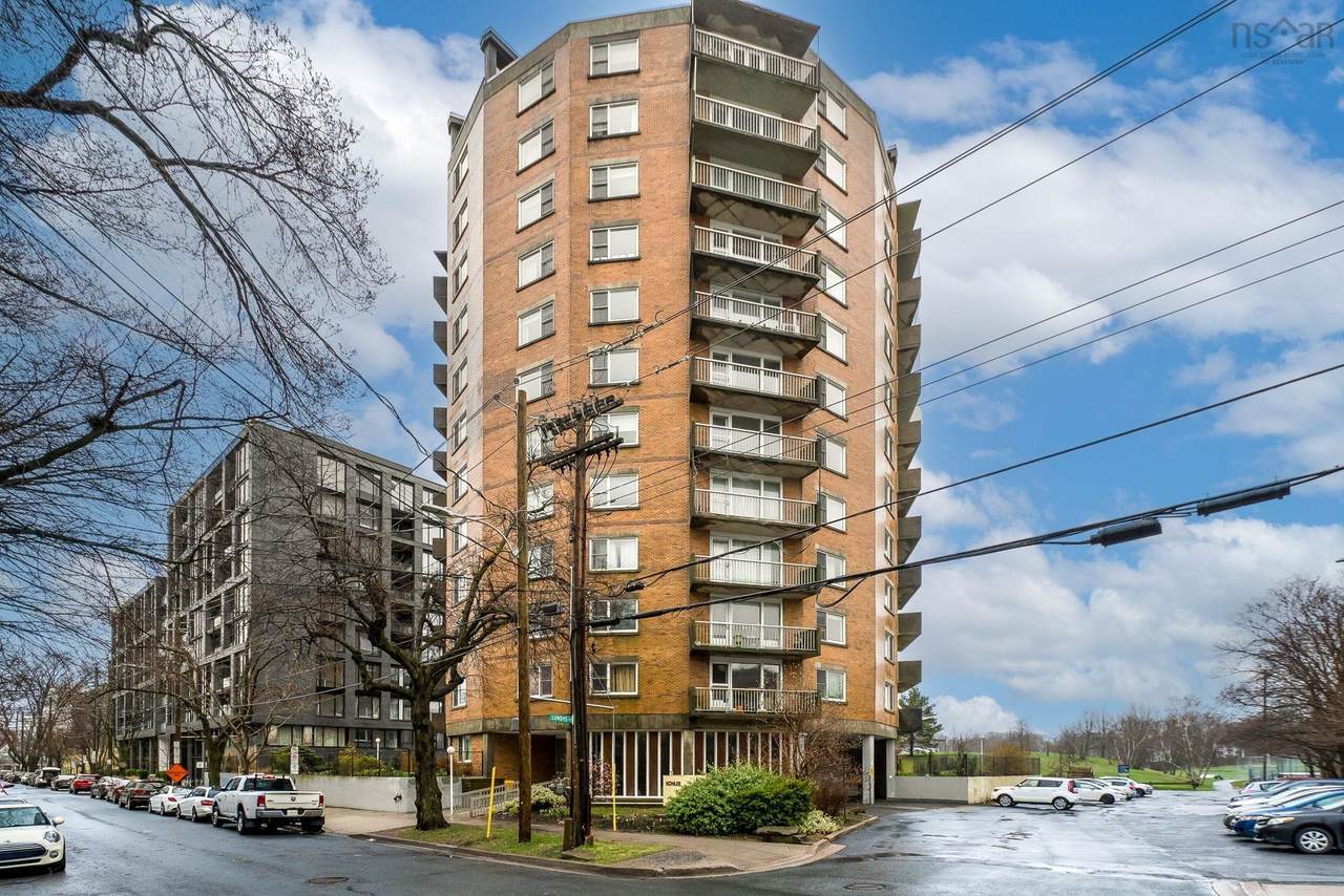 1074 Wellington Street - Photo 1