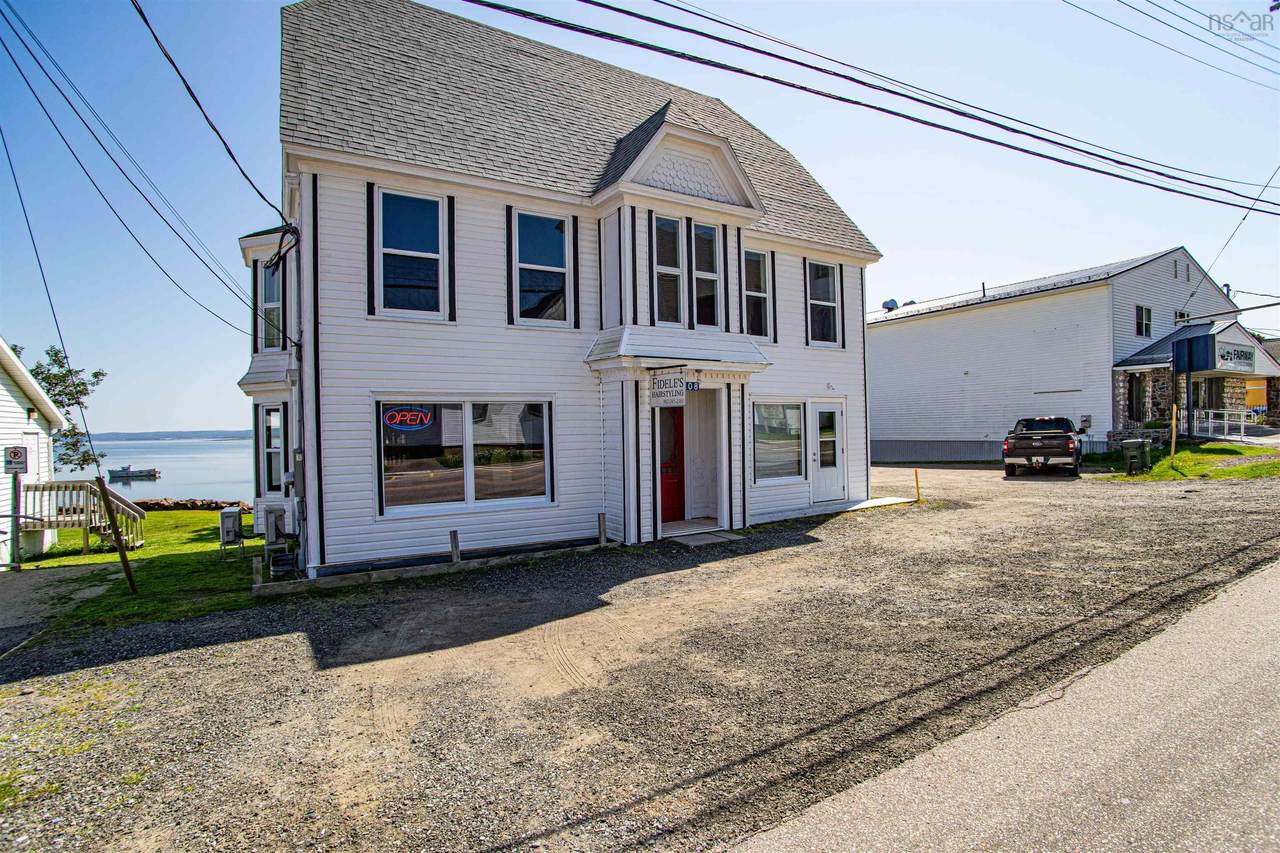 108 Montague Row - Photo 1