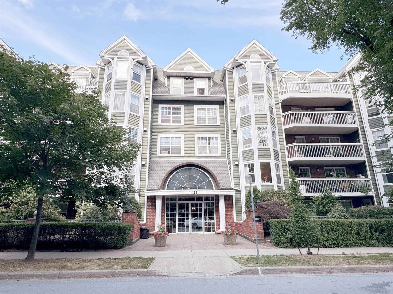 1041 Wellington Street - Photo 1