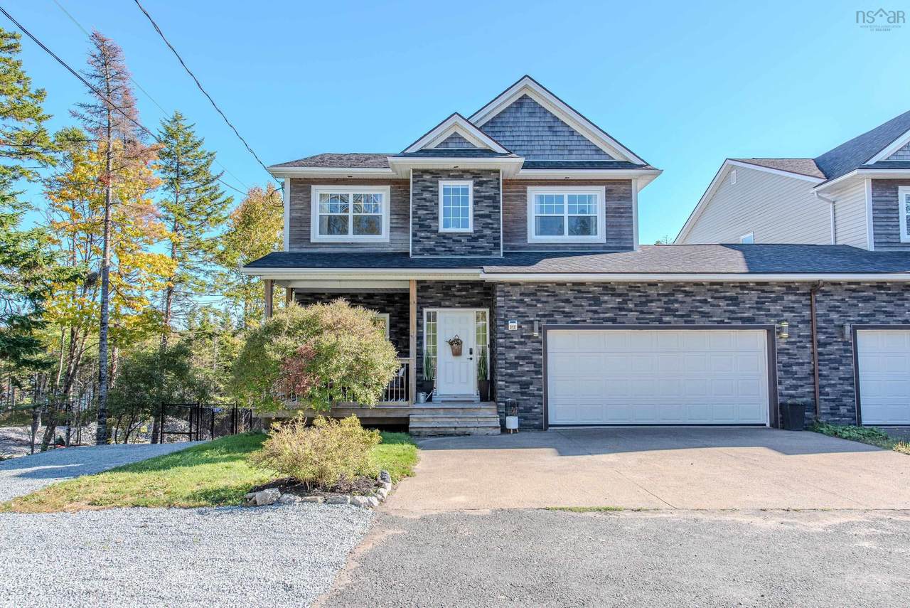 212 Voyageur Way - Photo 1