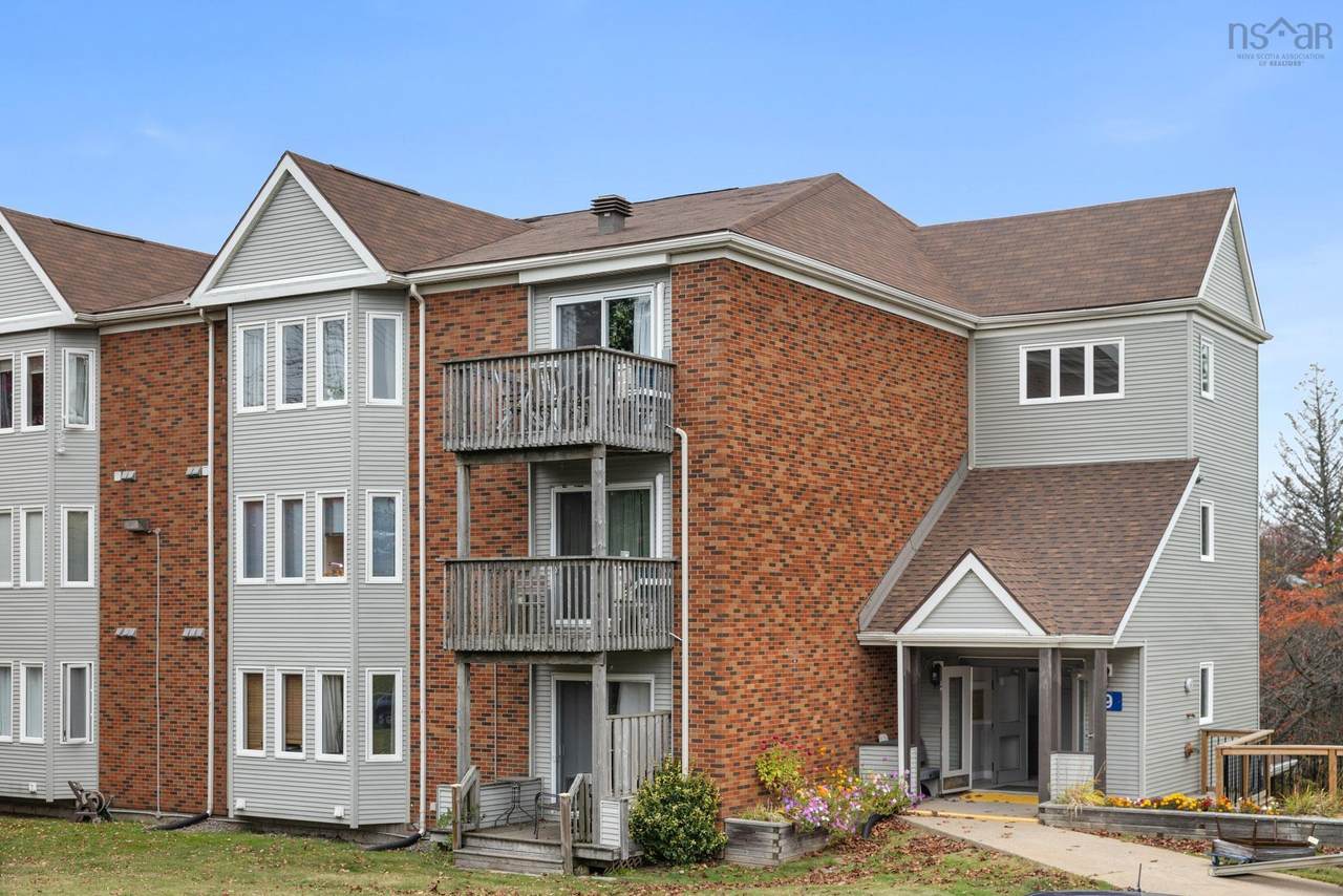 9 Forest Hills Parkway - Photo 1