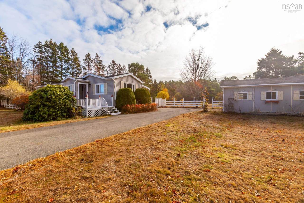 8894 Highway 201 - Photo 1