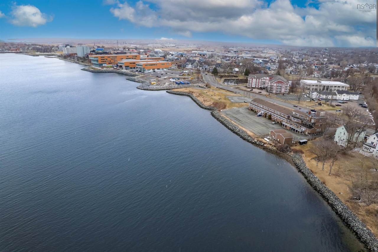 100 Kings Road - Photo 1