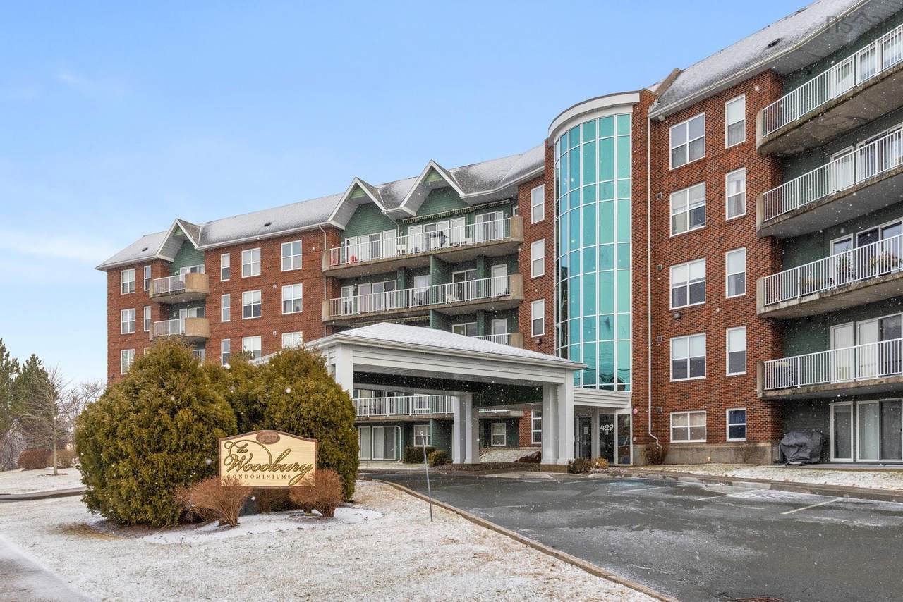 429 Parkland Drive - Photo 1