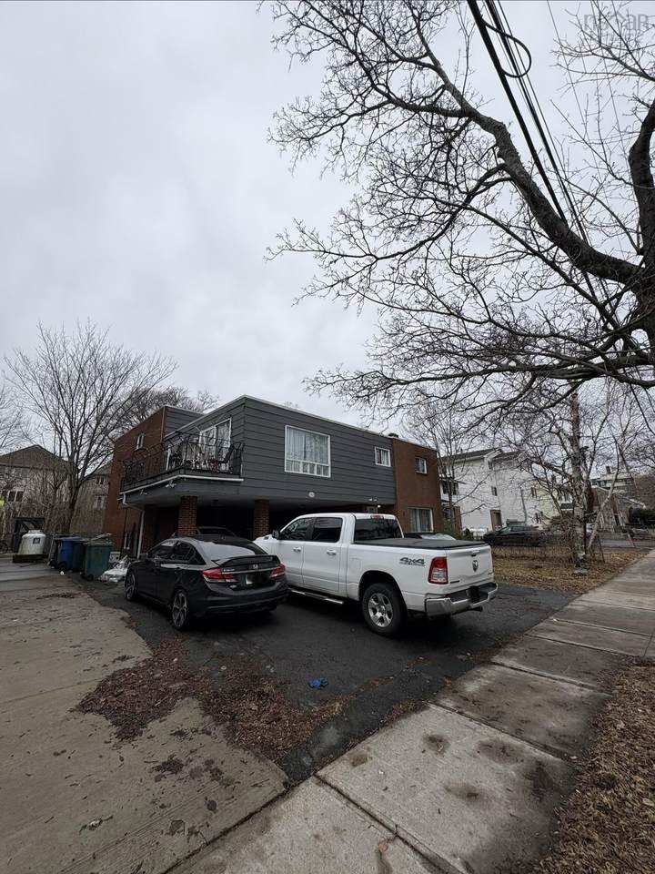 918 Mclean Street - Photo 1