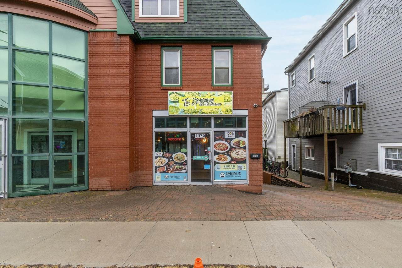 1075 Queen Street - Photo 1