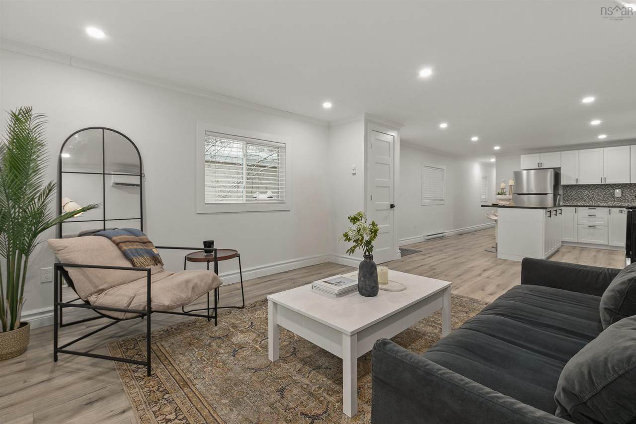 18 Commodore Avenue - Photo 1