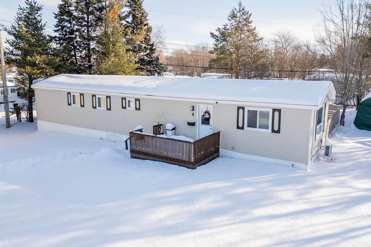 4 Bayview Crescent - Photo 1