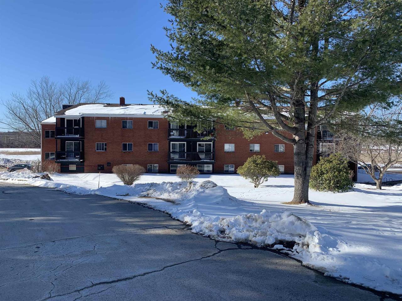 1011 Burgess Crescent - Photo 1