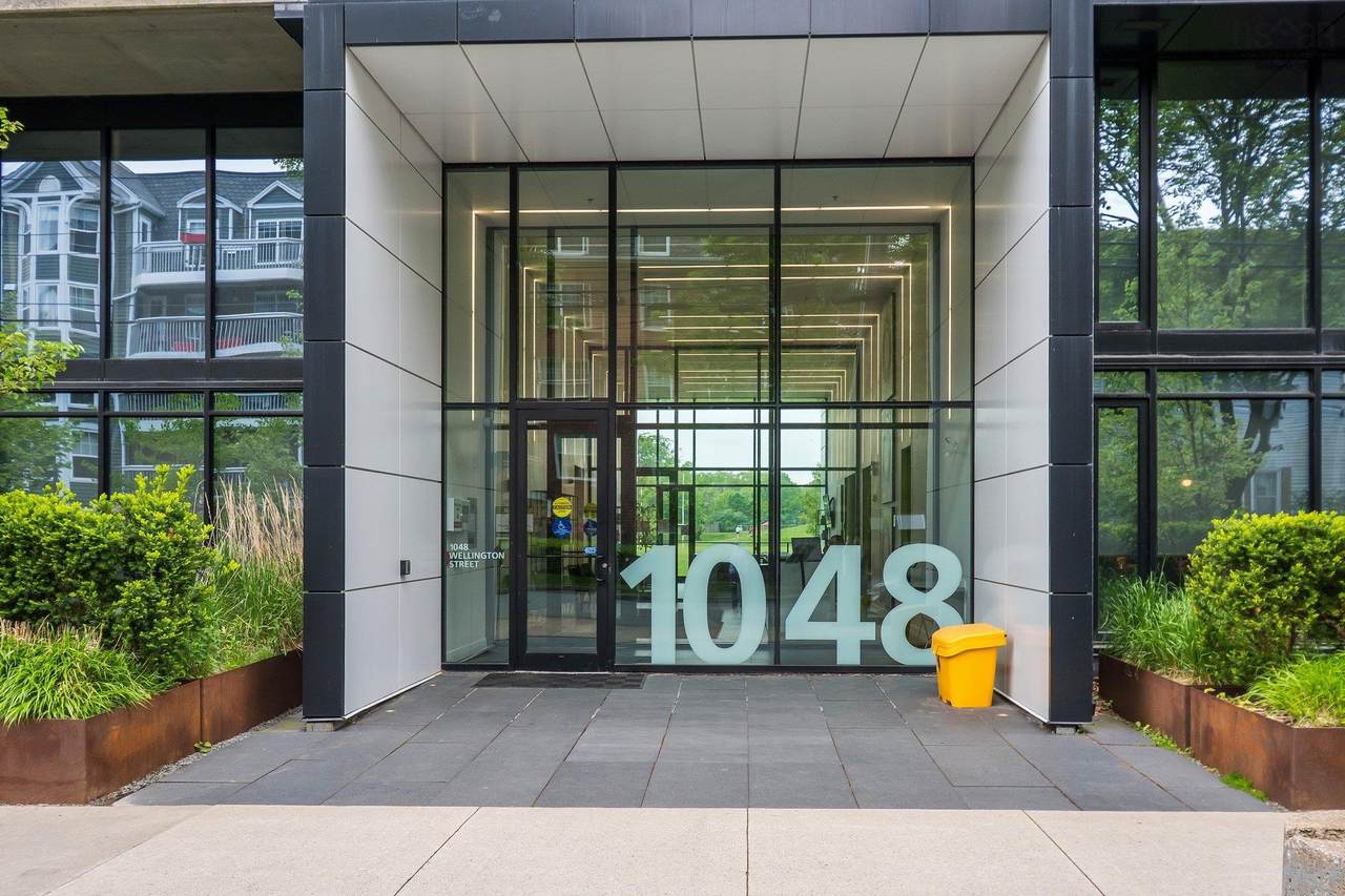1048 Wellington Street - Photo 1