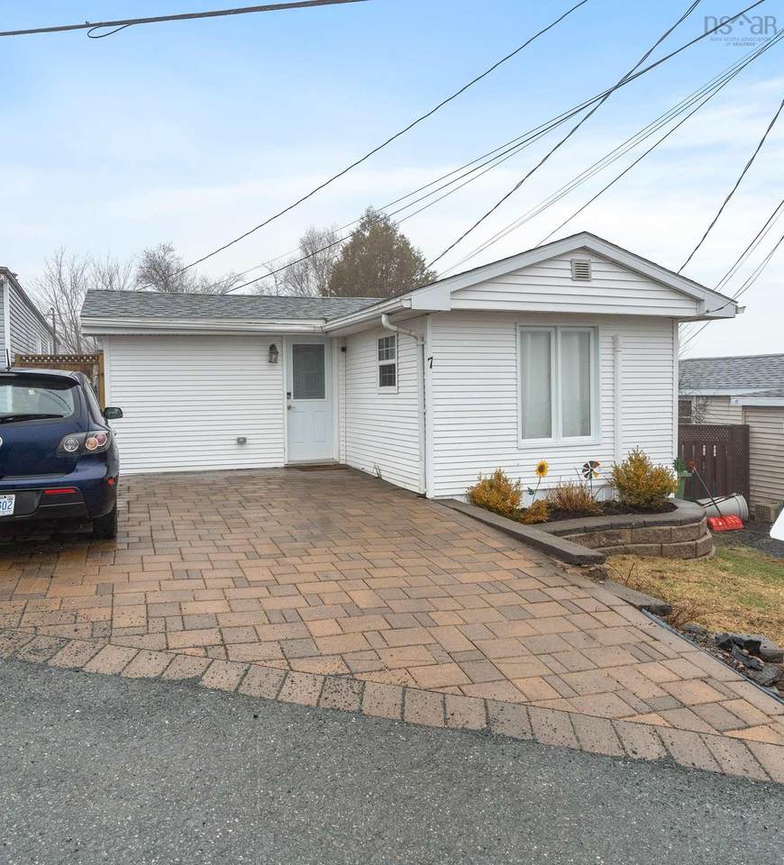 7 Hillside Drive - Photo 1