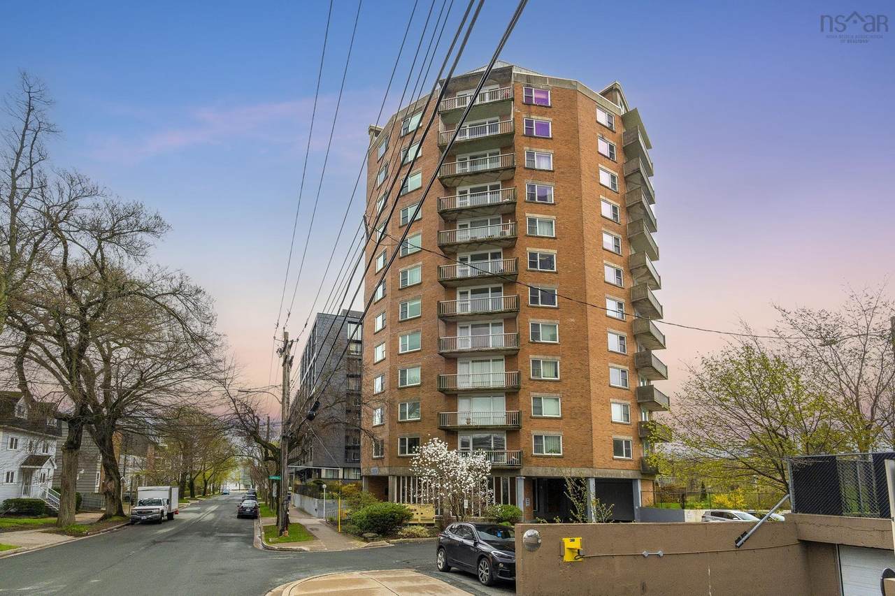 1074 Wellington Street - Photo 1