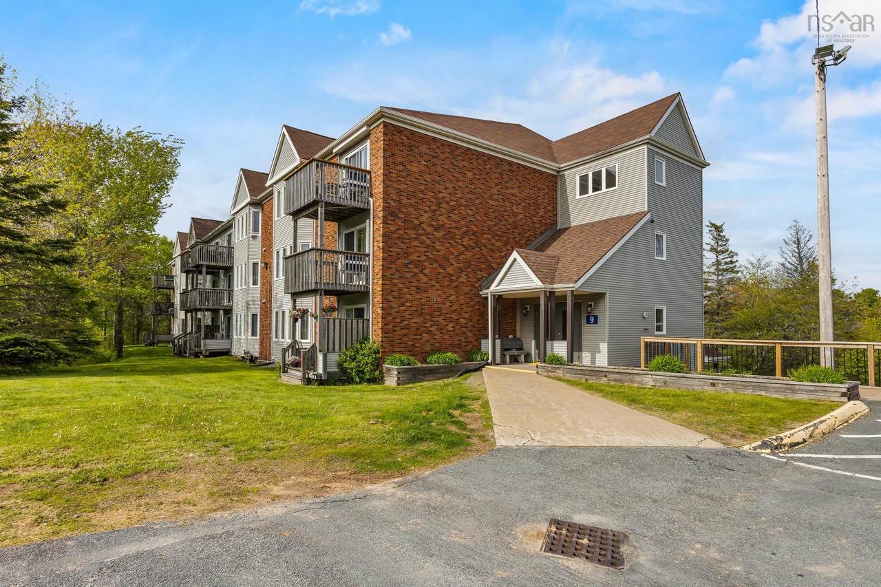9 Forest Hills Parkway - Photo 1