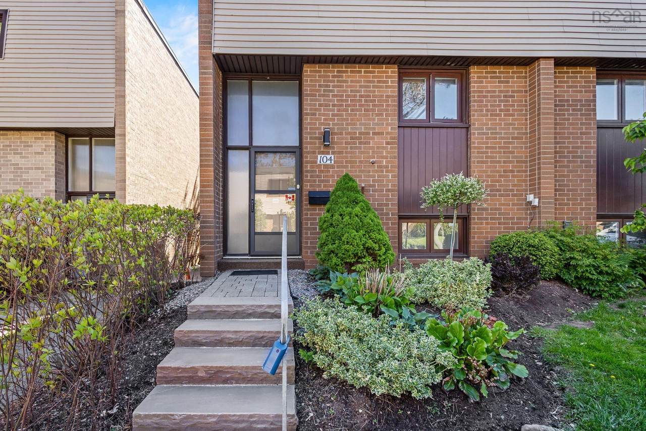 104 Forestside Crescent - Photo 1