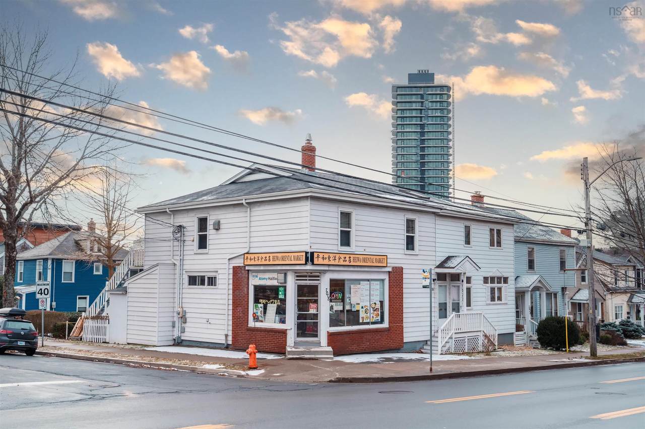 7018 Chebucto Road - Photo 1