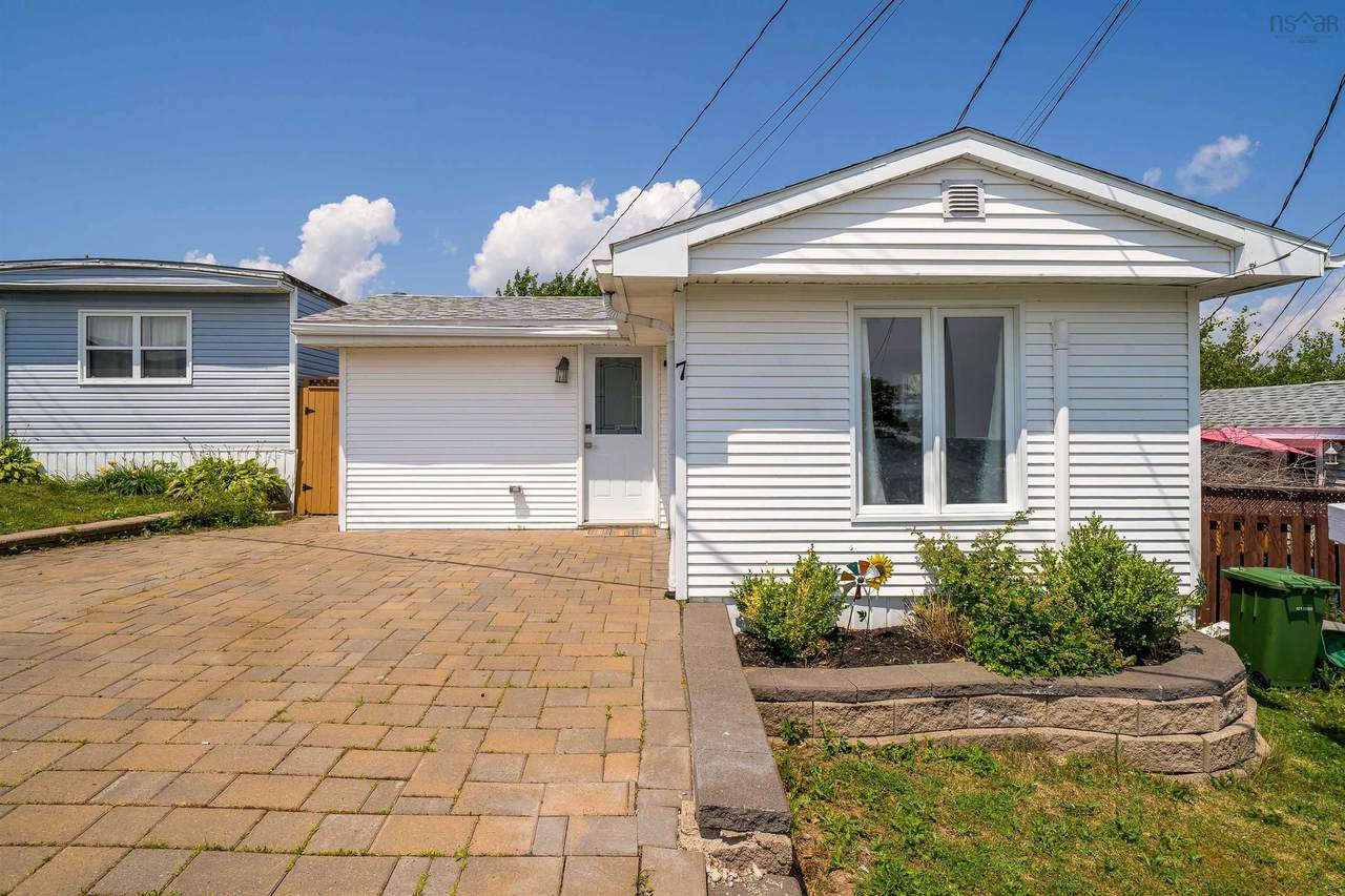 7 Hillside Drive - Photo 1