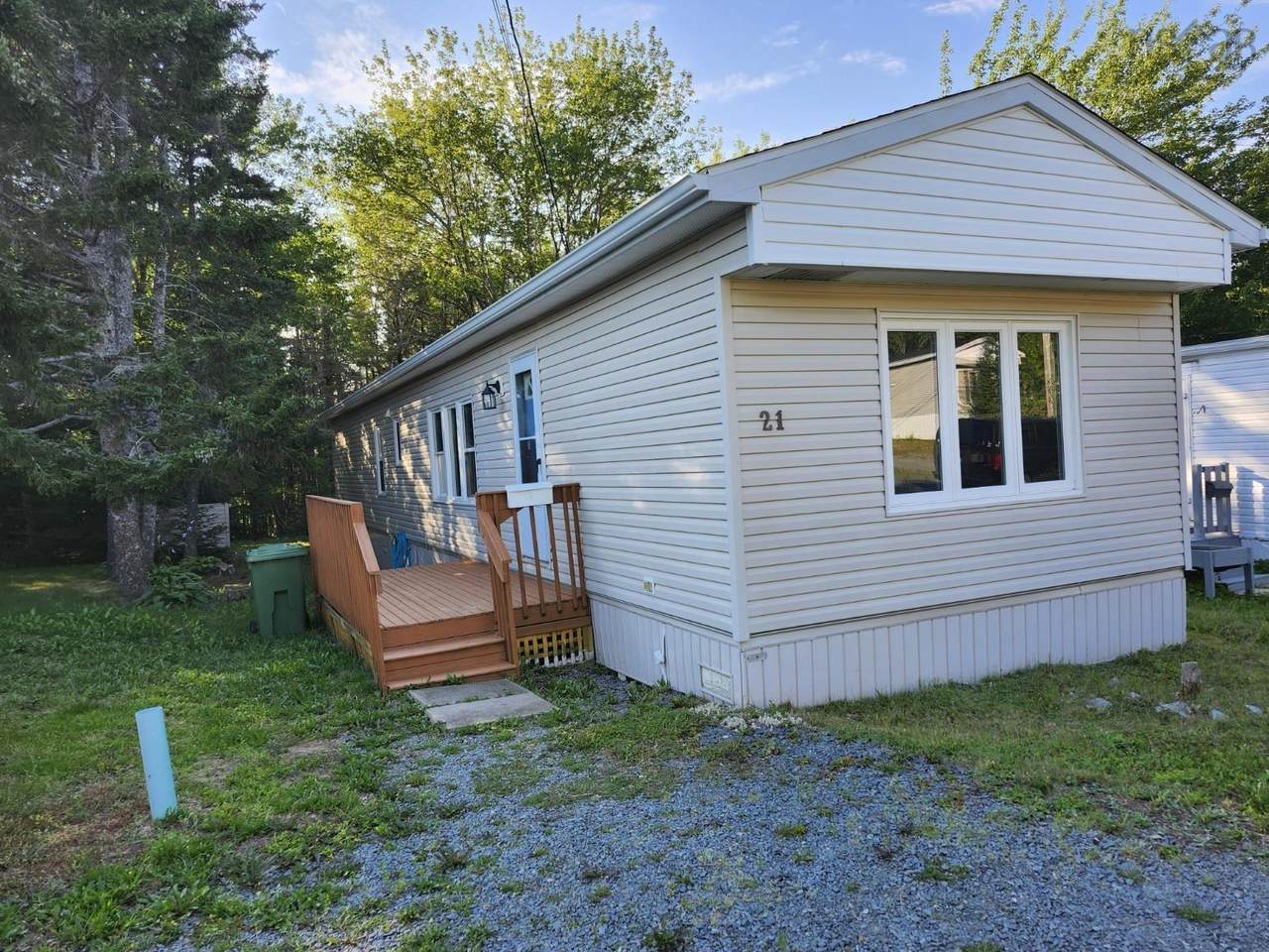 21 Commodore Avenue - Photo 1