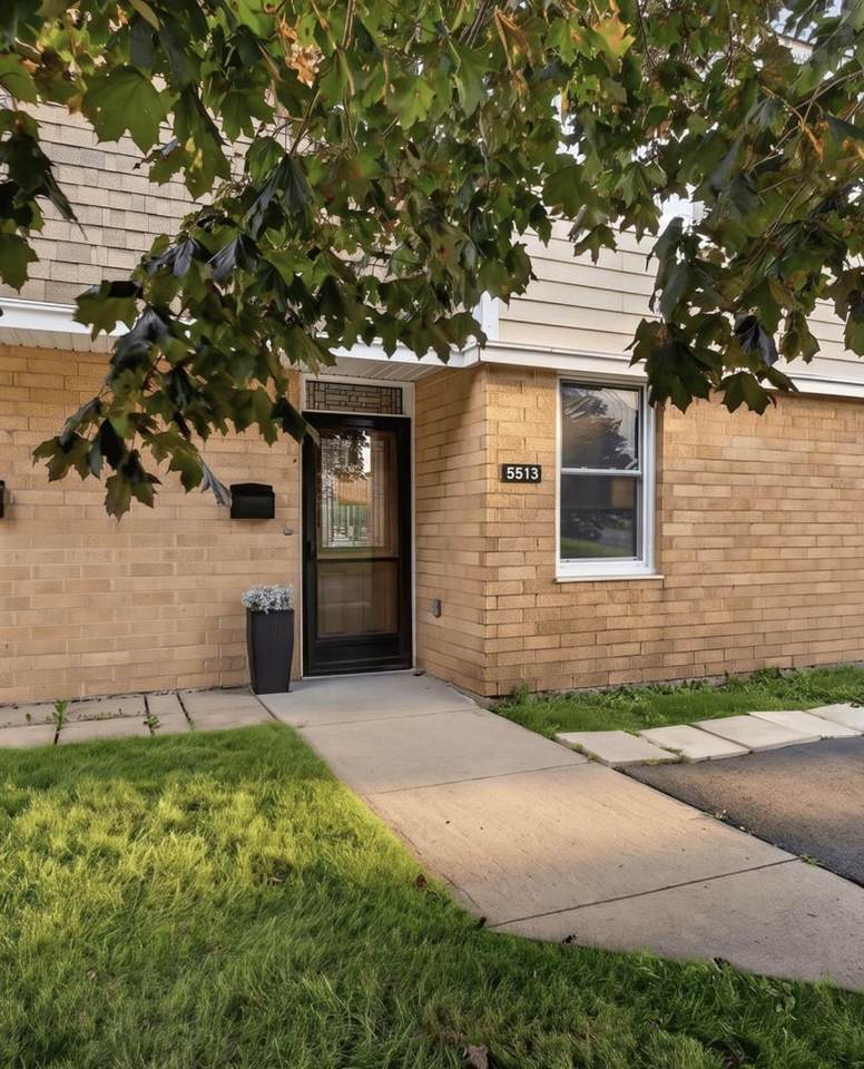 5513 Sentinel Square - Photo 1