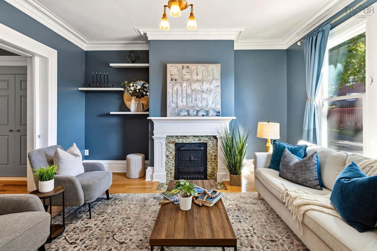 1038 Lucknow Street - Photo 1