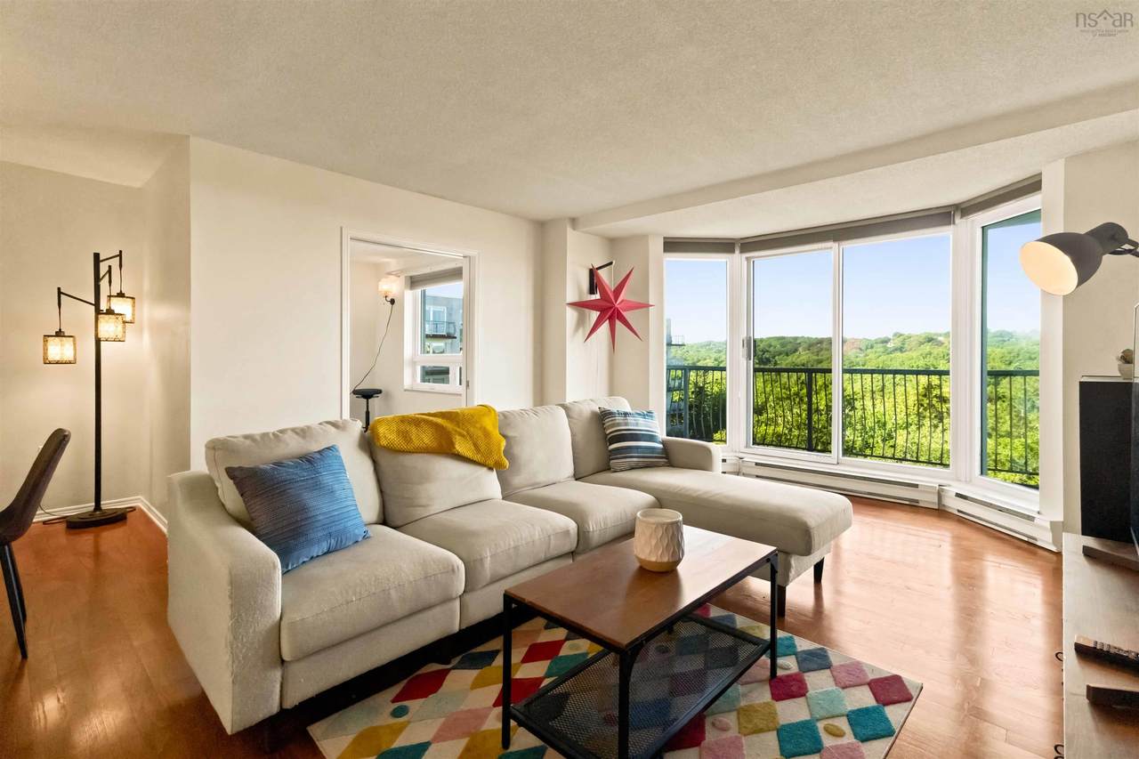 30 Brookdale Crescent - Photo 1