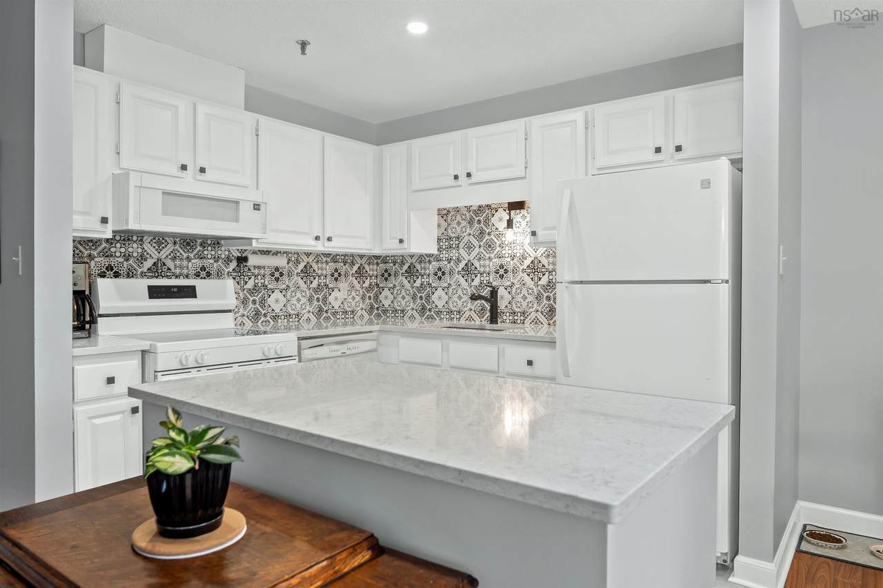 110 202 Farnham Gate Road - Photo 1