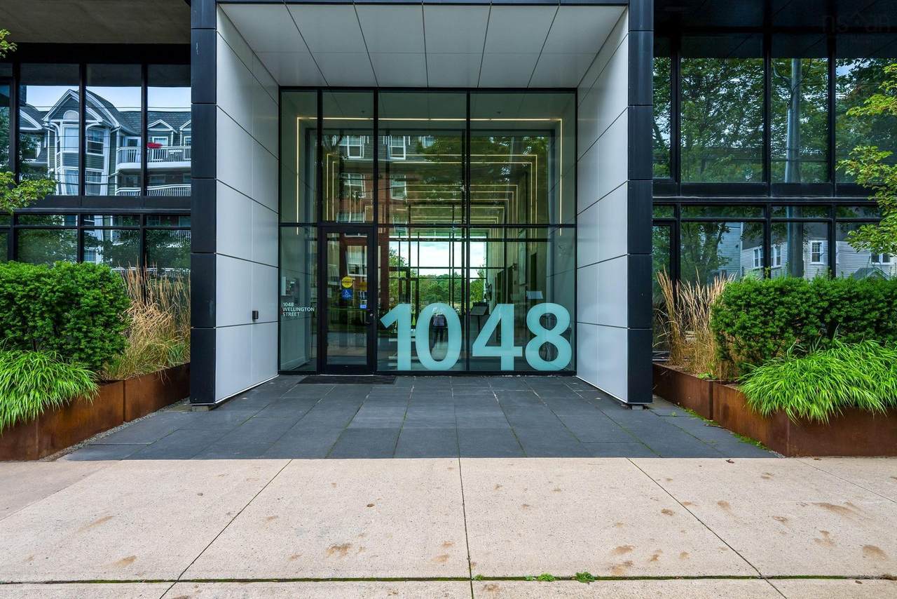 1048 Wellington Street - Photo 1