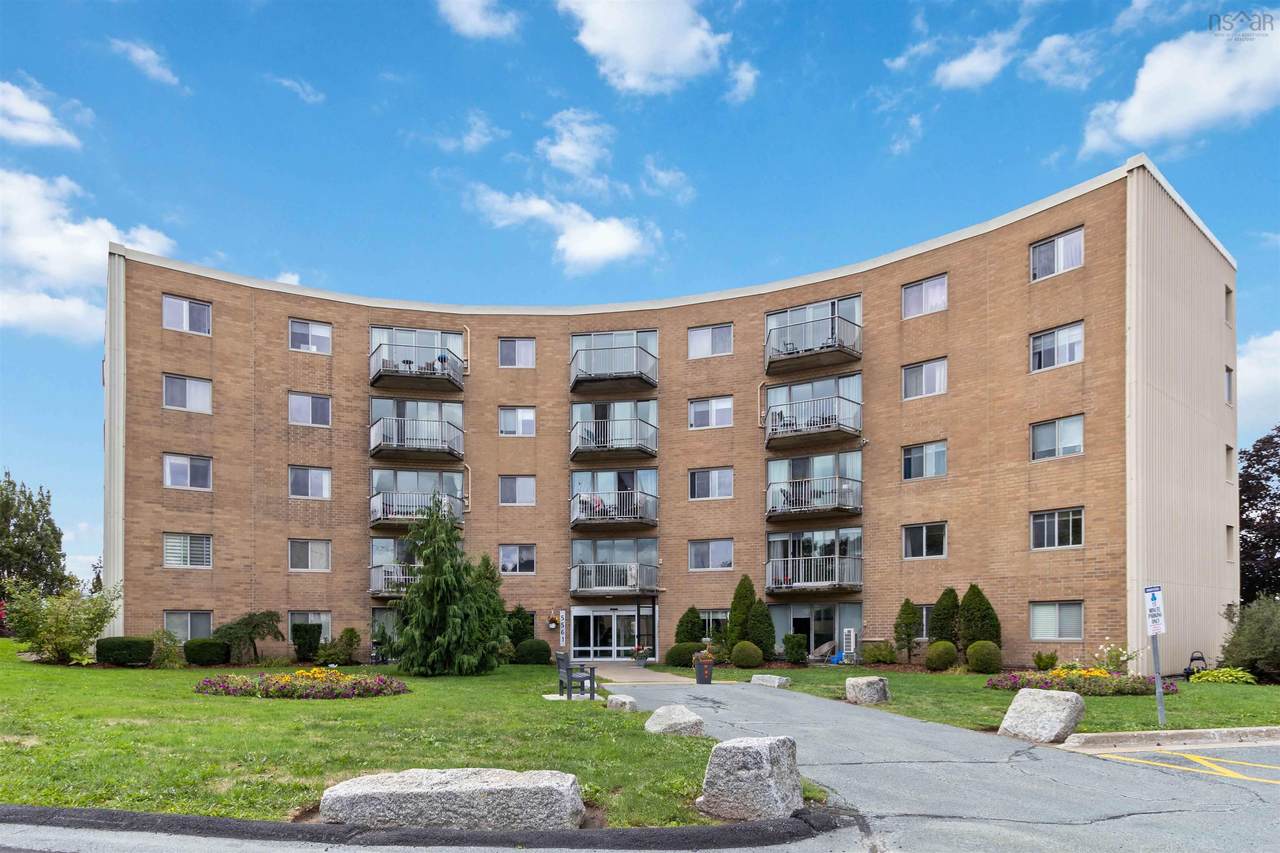 5561 Heatherwood Court - Photo 1