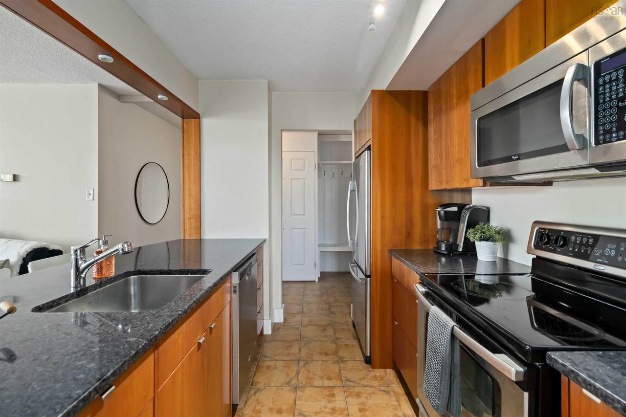 105 Dunbrack Street - Photo 1