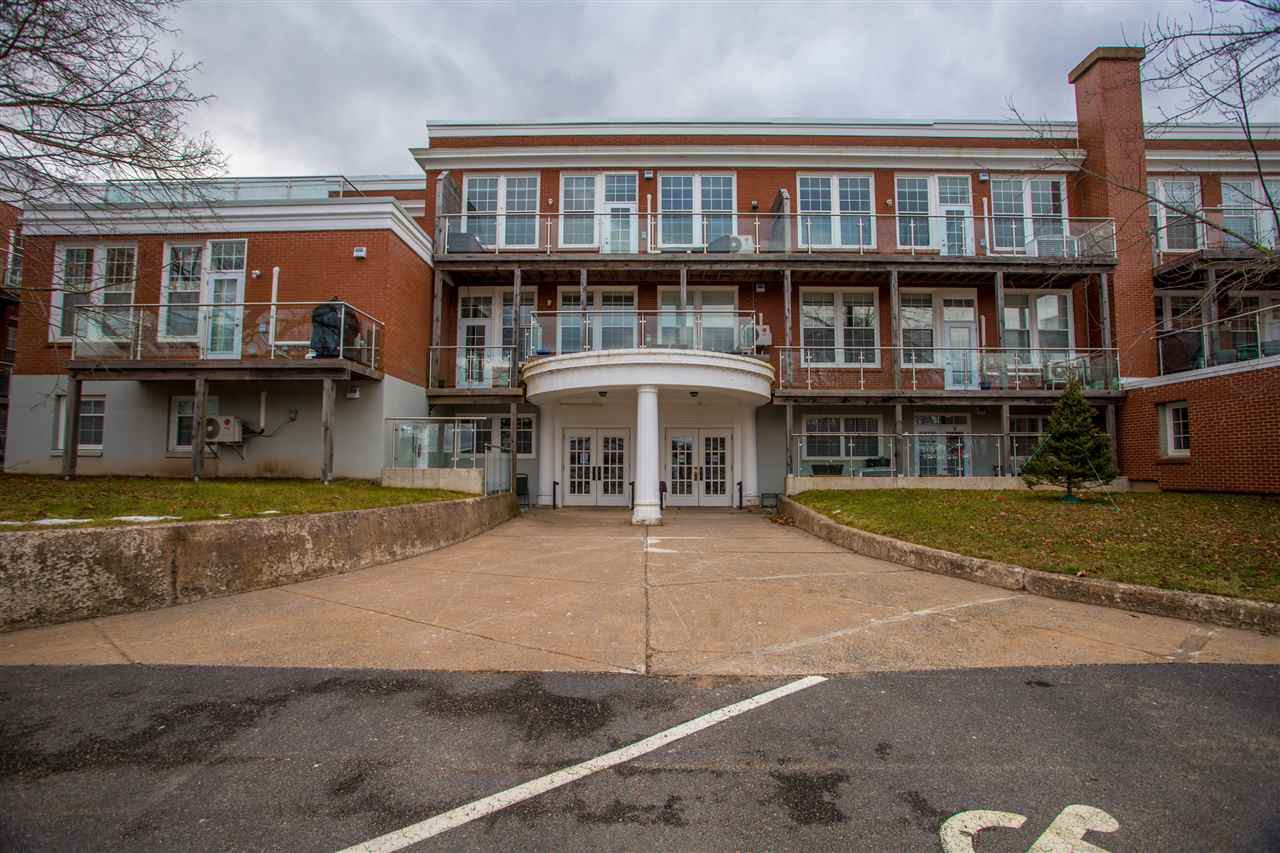 590 St George Street - Photo 1