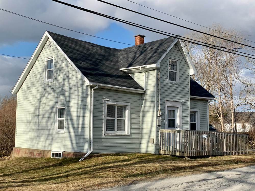 1060 Lakeside Road - Photo 1