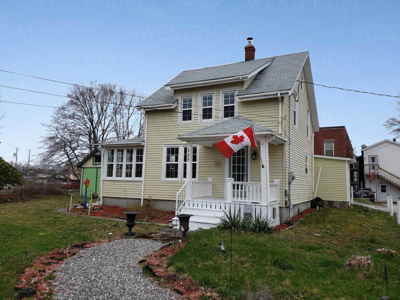 165 Mowatt Street - Photo 1