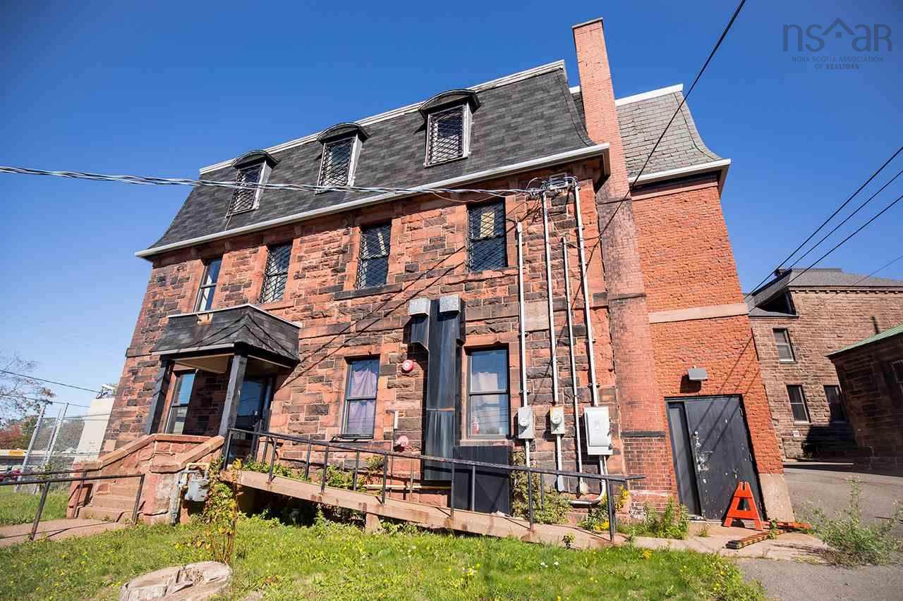 1 Lawrence Street - Photo 1