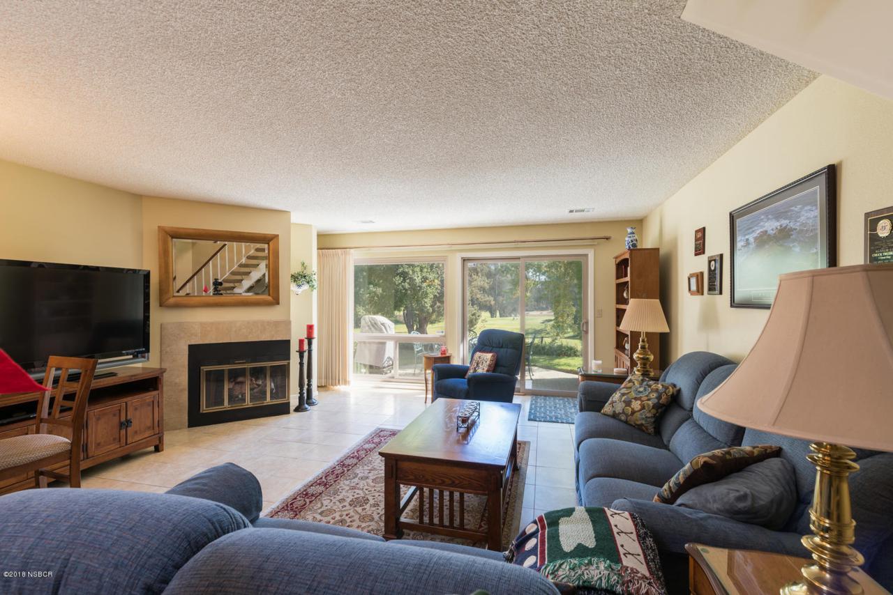 1437 Golf Course Lane - Photo 1
