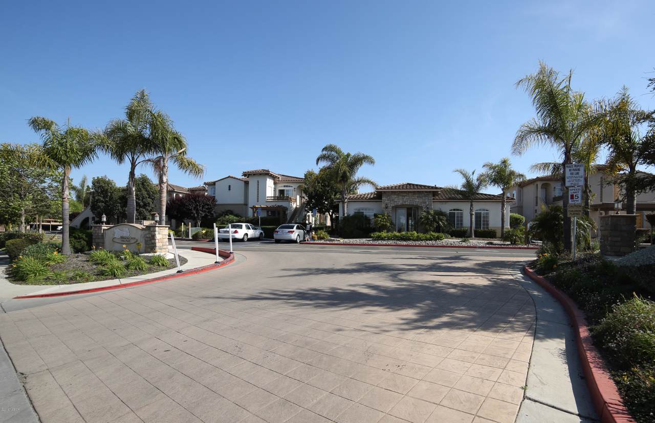 610 Sunrise Drive - Photo 1