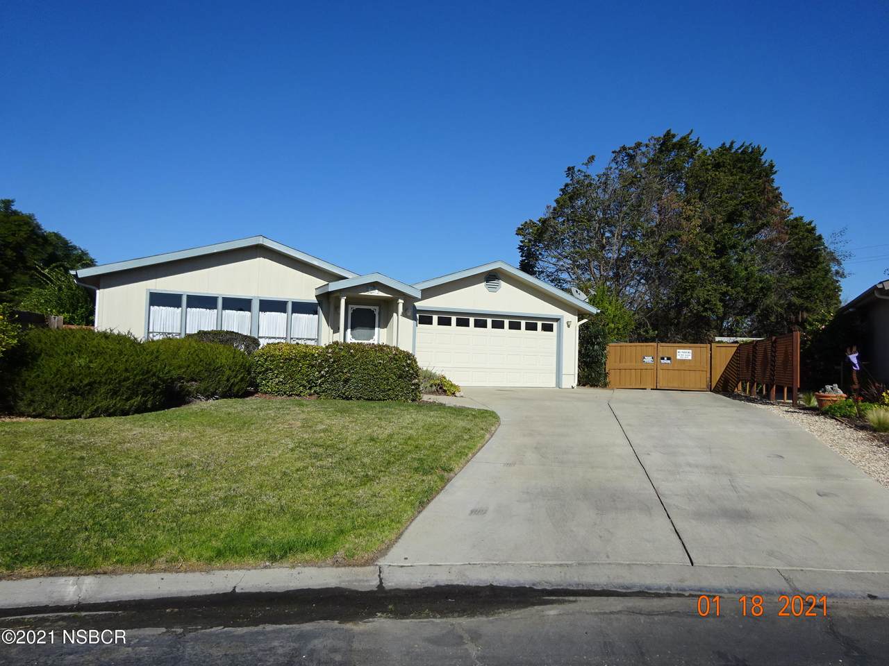 995 Ridge View Drive - Photo 1