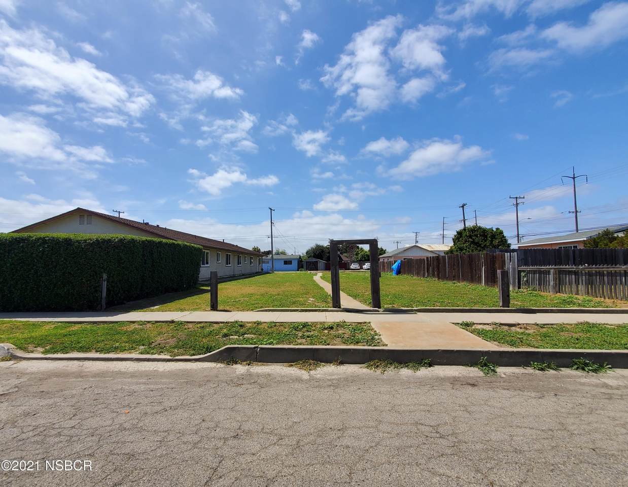 233 E Street - Photo 1