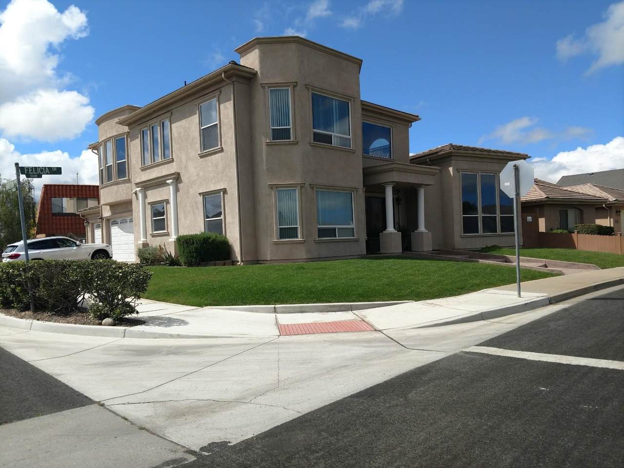 102 Felicia Drive - Photo 1