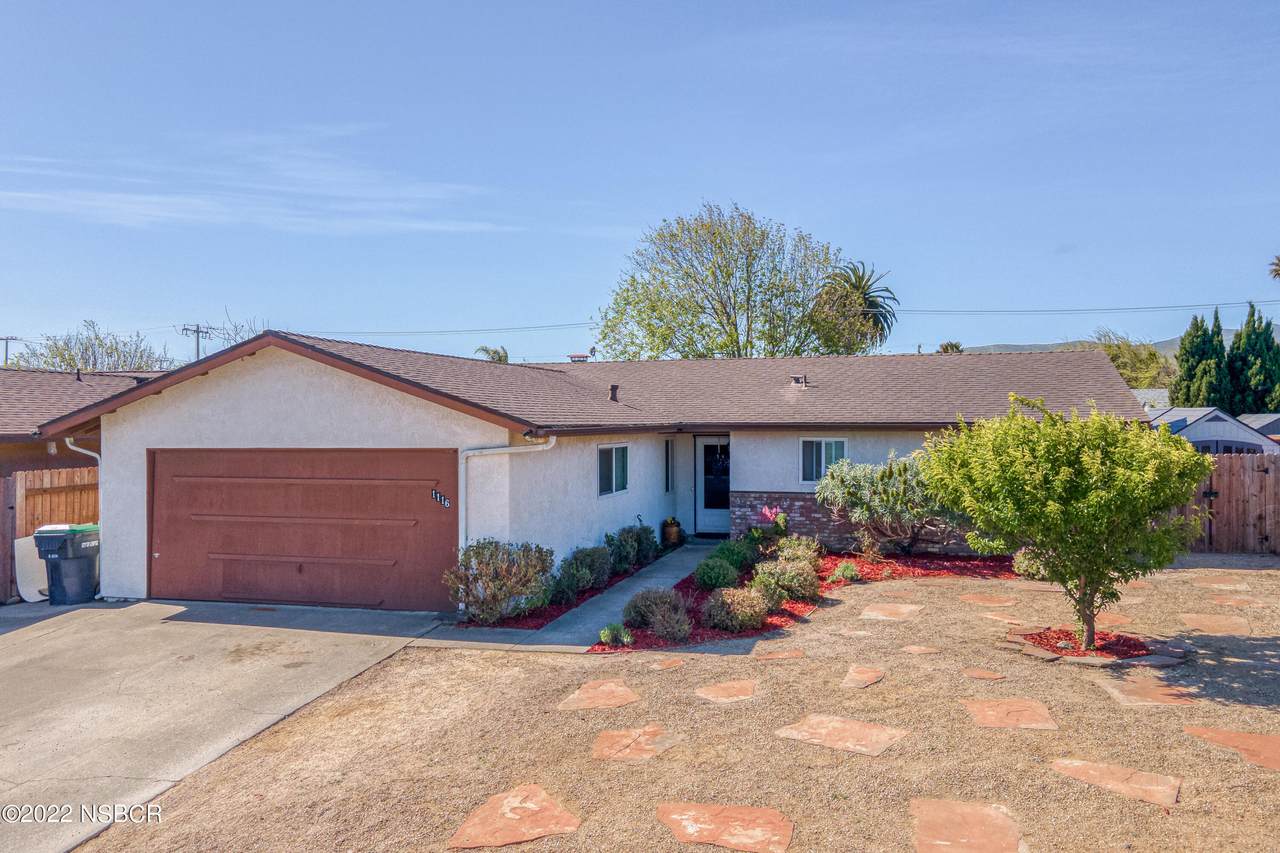 1116 Cherry Avenue - Photo 1