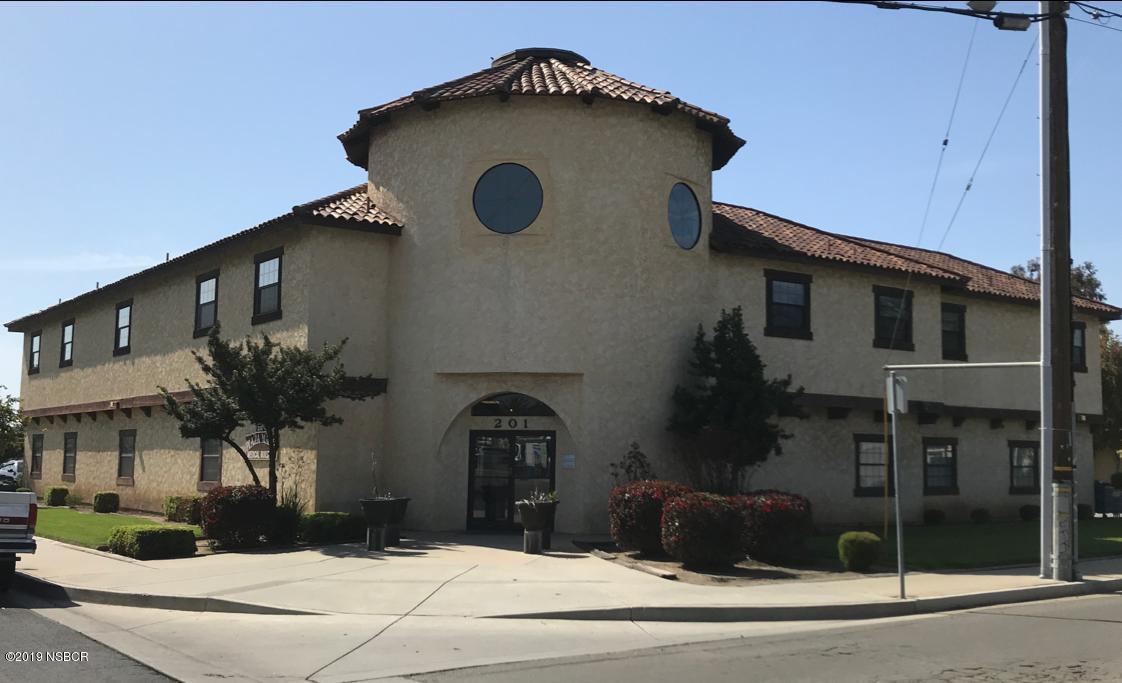 201 College Drive - Photo 1