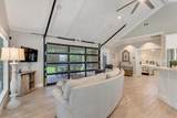 10 Holland Street - Photo 6
