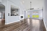 305 Creekside Drive - Photo 2