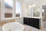 1421 Valor Way - Photo 22