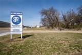 323 Sam Rayburn Freeway - Photo 3