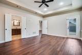 809 Longridge - Photo 18