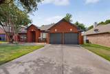 605 Oak Hollow Lane - Photo 1