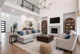 1421 Valor Way - Photo 3