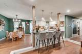 905 Colonial - Photo 2